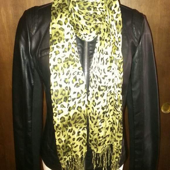 Green leopard long scarf - Picture 2 of 2